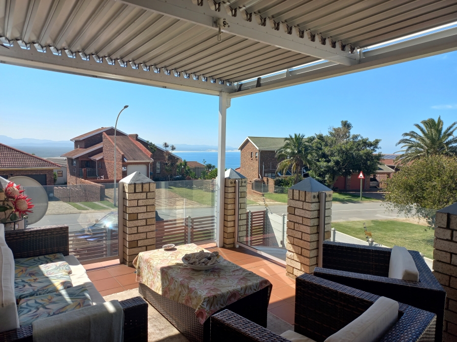 To Let 3 Bedroom Property for Rent in Wavecrest Eastern Cape